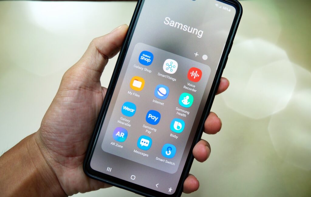 Samsung vai reforçar Bixby com IA para competir com a