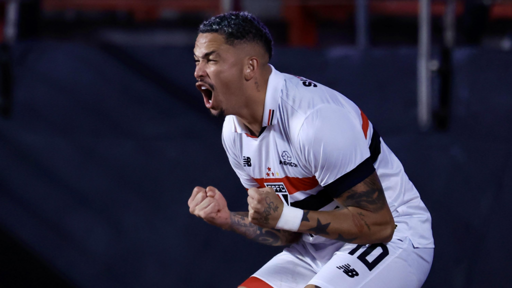 São Paulo vence Goiás e abre boa vantagem nas oitavas