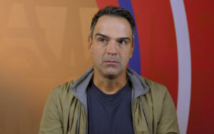Tadeu Schmidt revela se sente saudade do jornalismo e desabafa