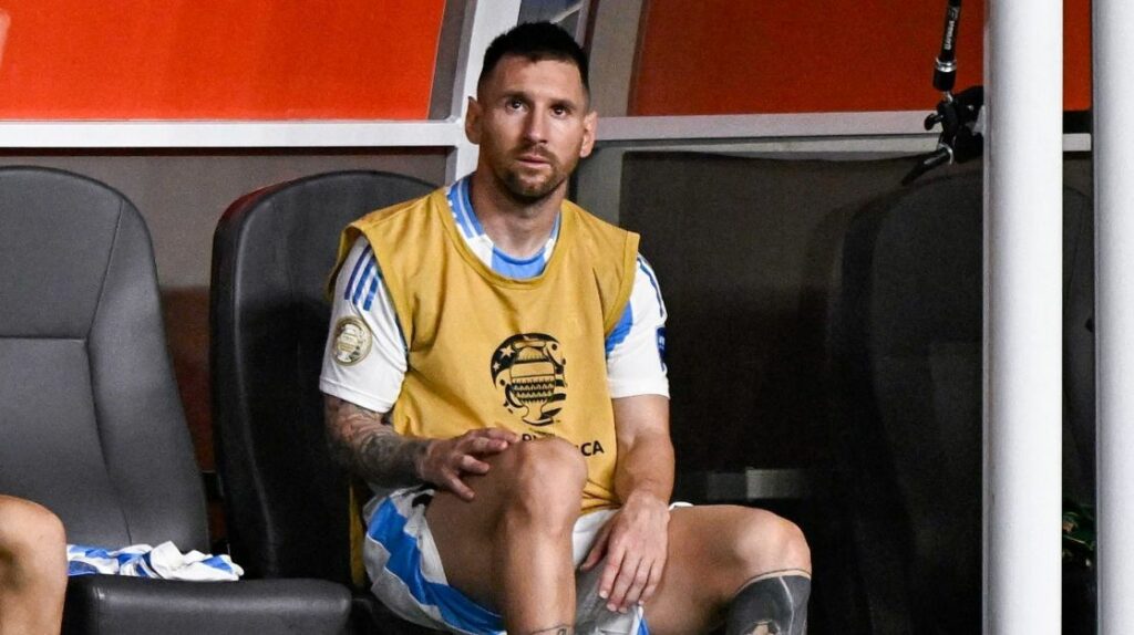 Tornozelo de Messi fica inchado após lesão na final da