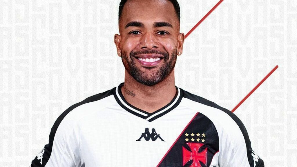 Vasco anuncia contratação do atacante Alex Teixeira