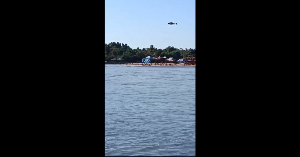 Vídeo: Helicóptero dos bombeiros faz pouso forçado na água em