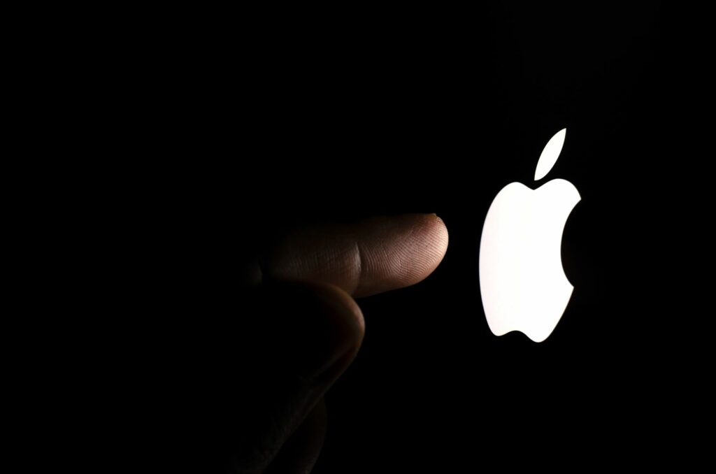 Você tem iPhone? Apple emite alerta de ataque spyware