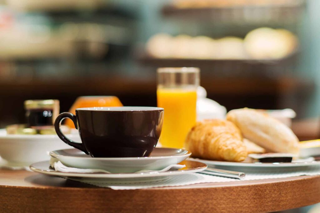 A ciência comprovou: tomar café da manhã nos deixa mais