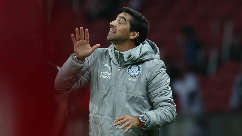 Abel Ferreira dispara contra críticos após empate do Palmeiras: ‘Inveja’