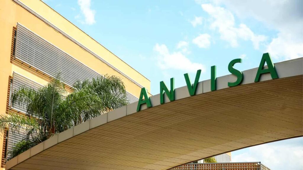 Anvisa proíbe venda de lotes de balas Dori por risco