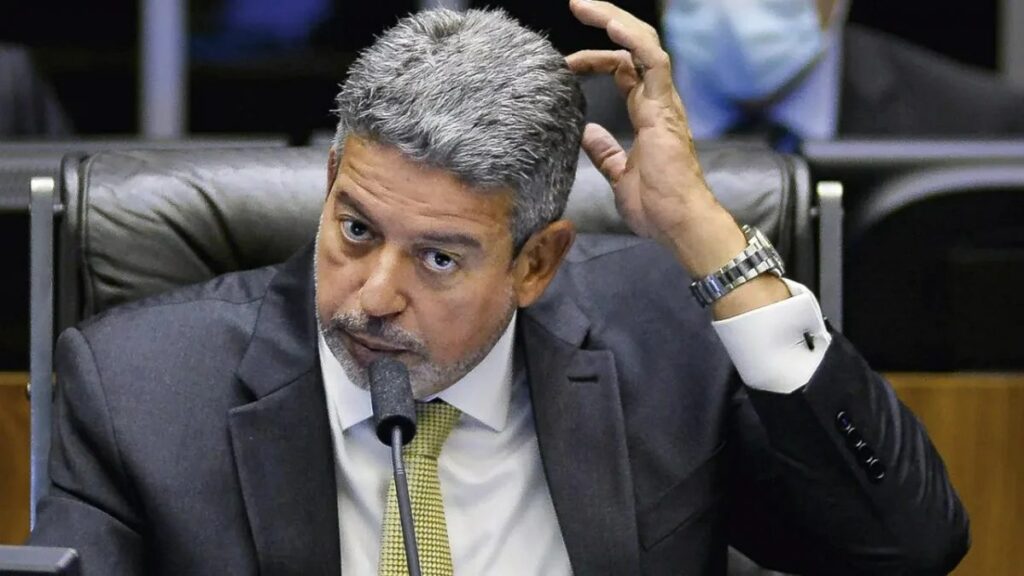 Arthur Lira não divulga candidato à sucessão e aumenta expectativa;