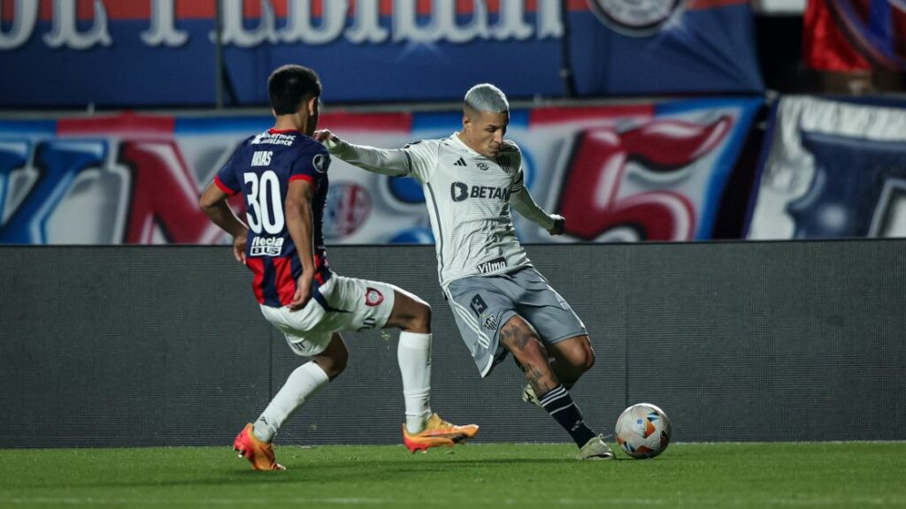 Atlético-MG sai atrás, mas busca empate com San Lorenzo na