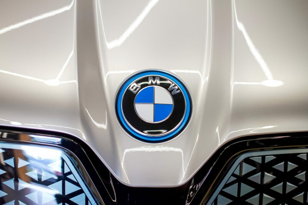 BMW surpreende mercado e alcança terceiro lugar em vendas de