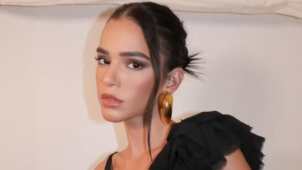 Bruna Marquezine surge com look de R$ 23 mil em