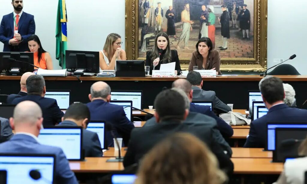 CCJ da Câmara aprova projeto de lei que impõe limites