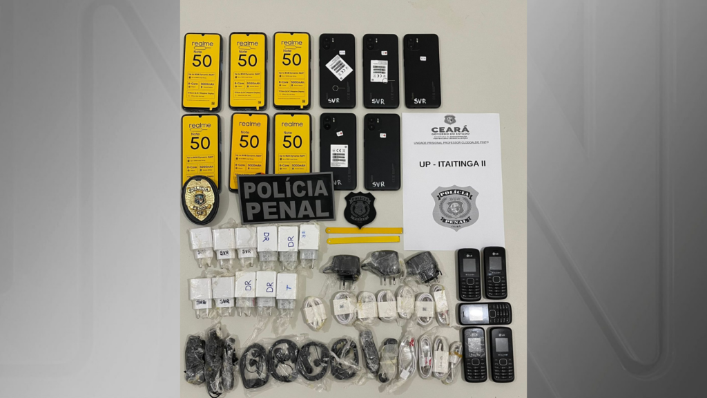 Celulares são encontrados dentro de máquina de costura doada para