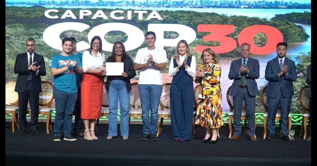 Cerca de 1.600 alunos recebem certificados do programa Capacita COP