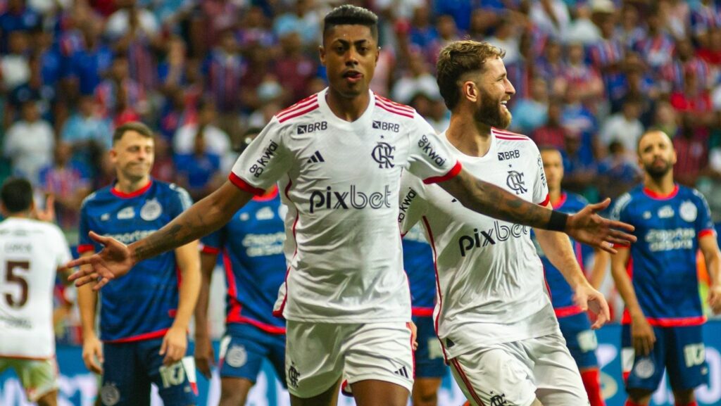 Copa do Brasil: em Salvador, Flamengo vence Bahia e abre