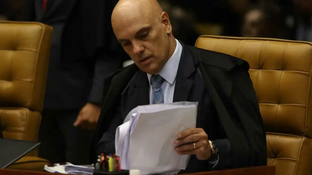 Desobedecer Alexandre de Moraes pode custar milhões ao Twitter