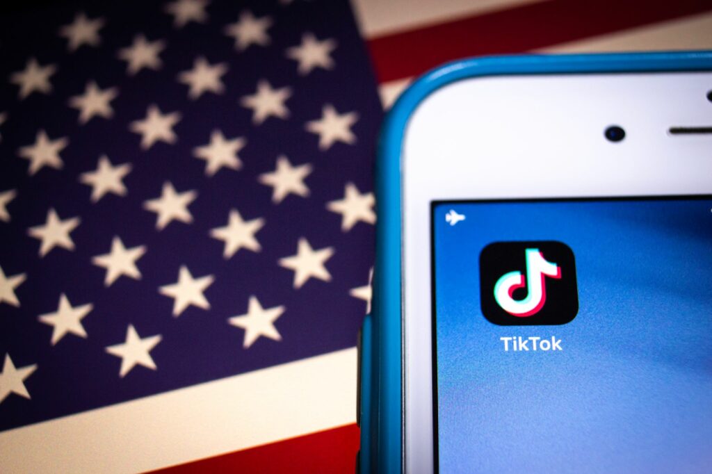 EUA processam TikTok por violar privacidade de crianças menores de