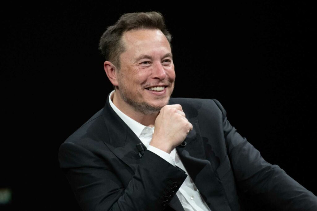 Elon Musk quer chip cerebral da Neuralink em milhões de