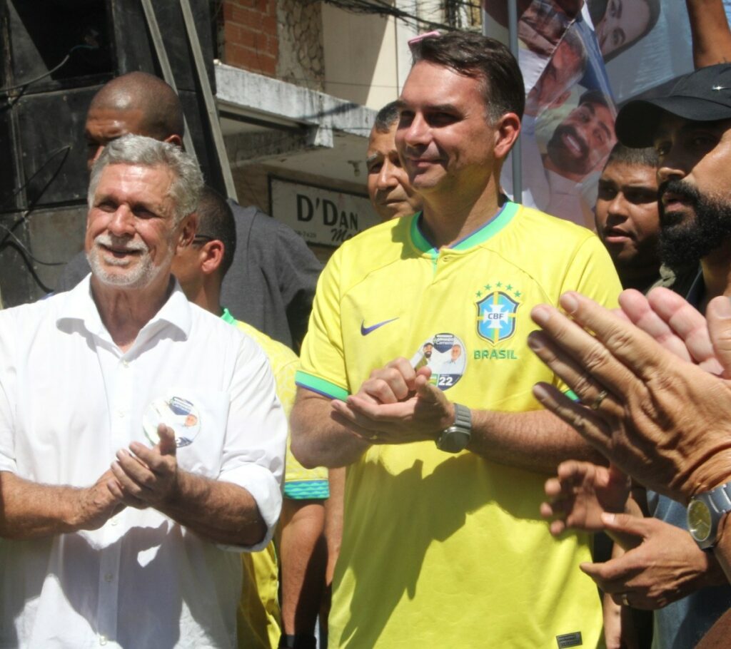 Em Quissamã Flávio Bolsonaro participa de ato de apoio à