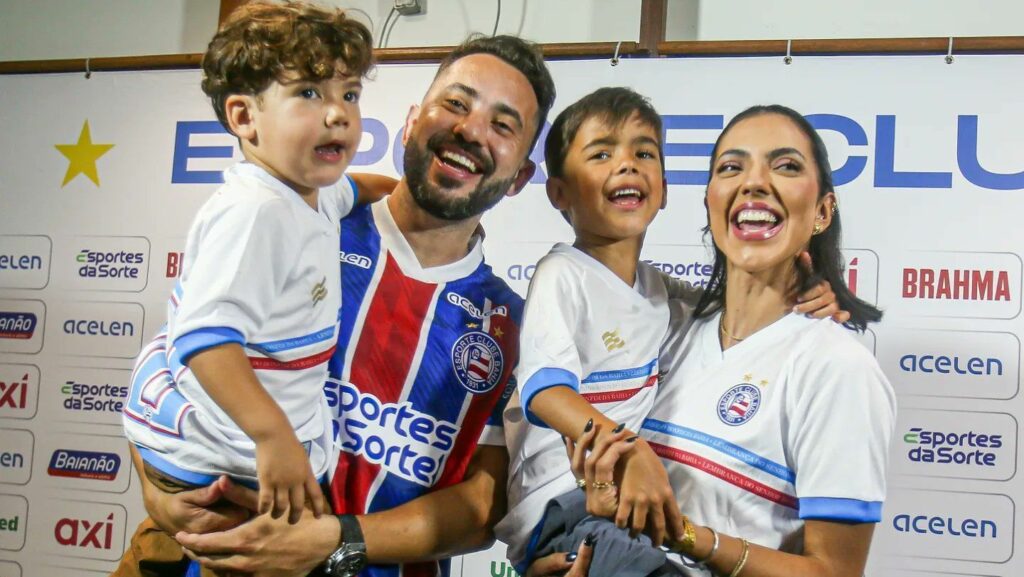 Esposa de Everton Ribeiro reage ao duelo entre Bahia e