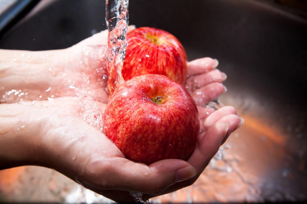 Estudo alerta: a maçã que você come pode estar contaminada;