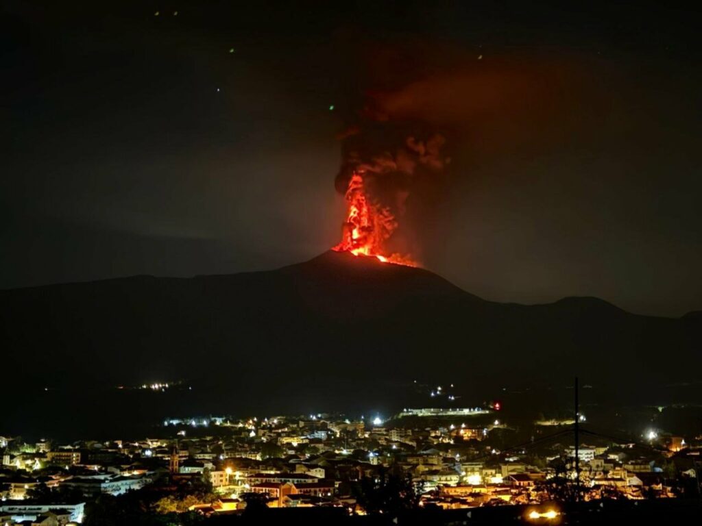 Etna: vulcão mais ativo da Europa volta a entrar em