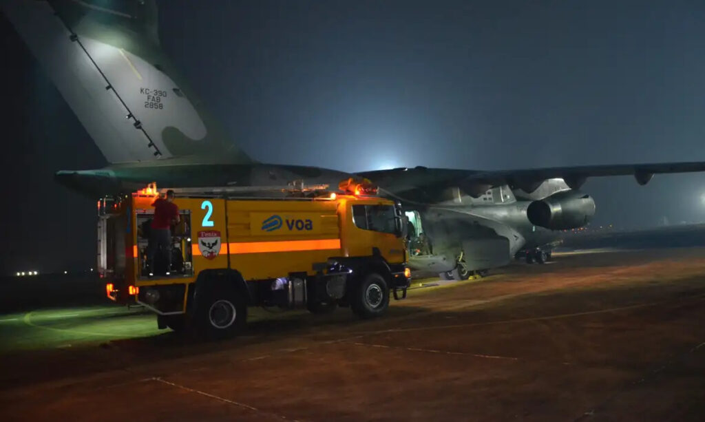 FAB cede avião para auxiliar no combate ao fogo no