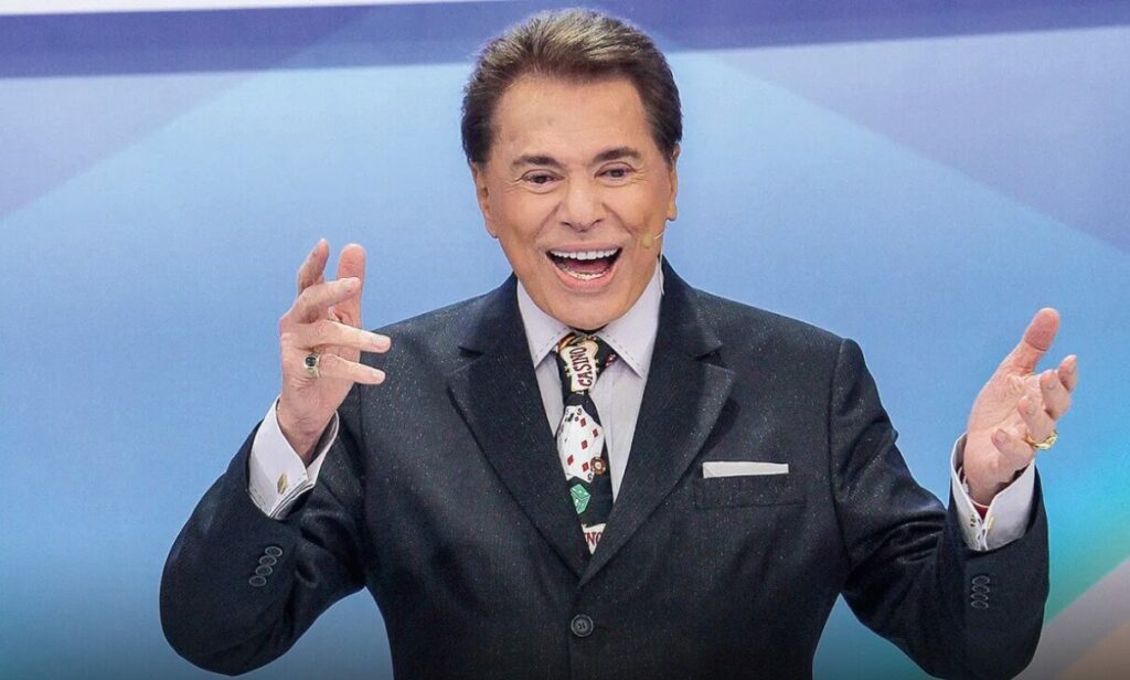 Famosa vai a cerimônia de despedida de Silvio Santos e