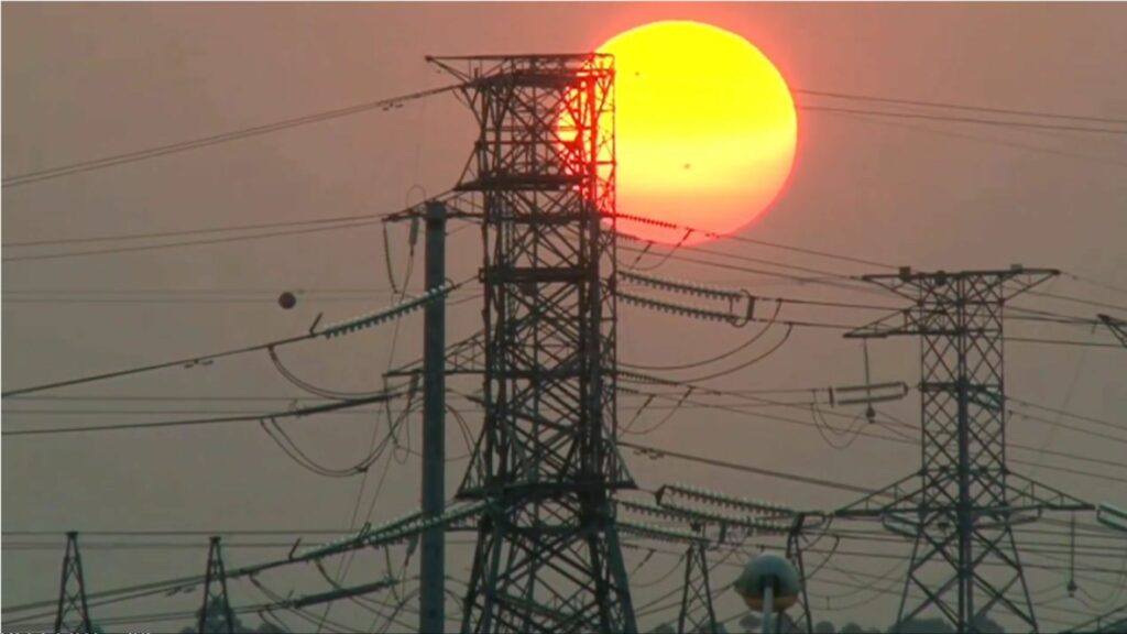 Fumaça de queimadas no Norte deixa sol vermelho no Sul;