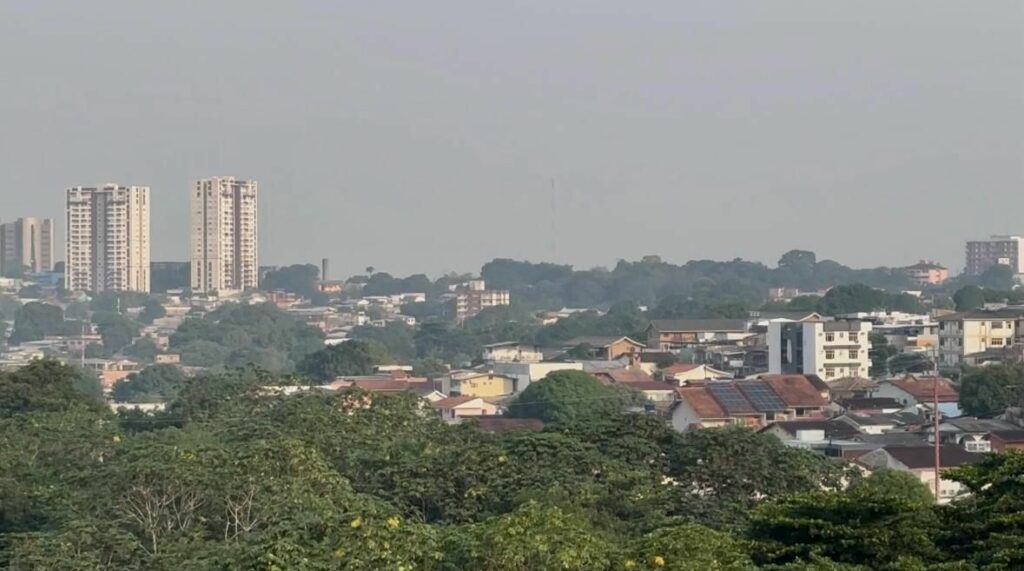 Fumaça encobre Manaus em meio a aumento das queimadas