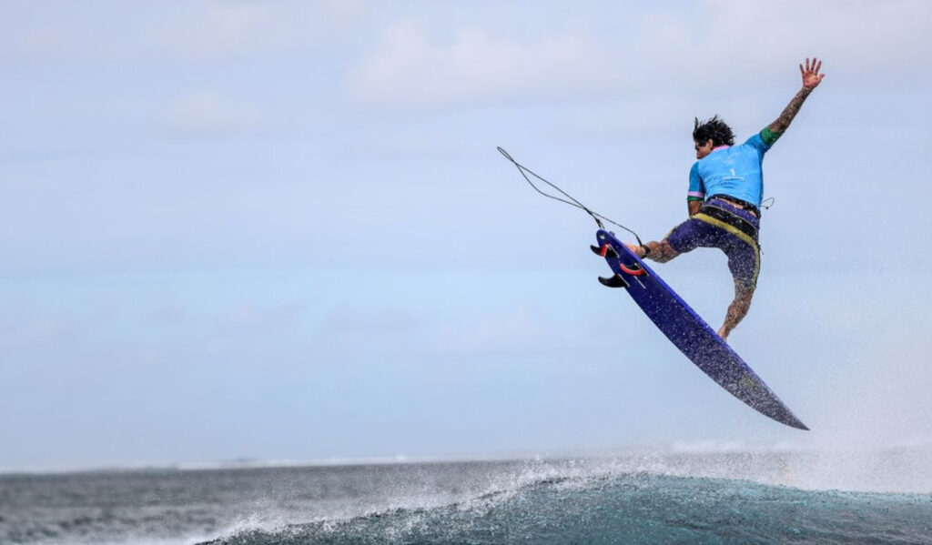 Gabriel Medina garante bronze para o Brasil no surfe masculino