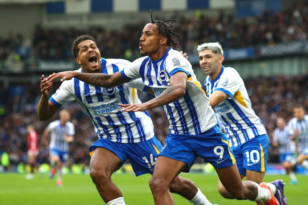 Gol de ex-Fluminense nos acréscimo dá vitória ao Brighton sobre