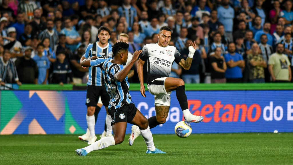 Grêmio perde três pênaltis, e Corinthians avança às quartas da