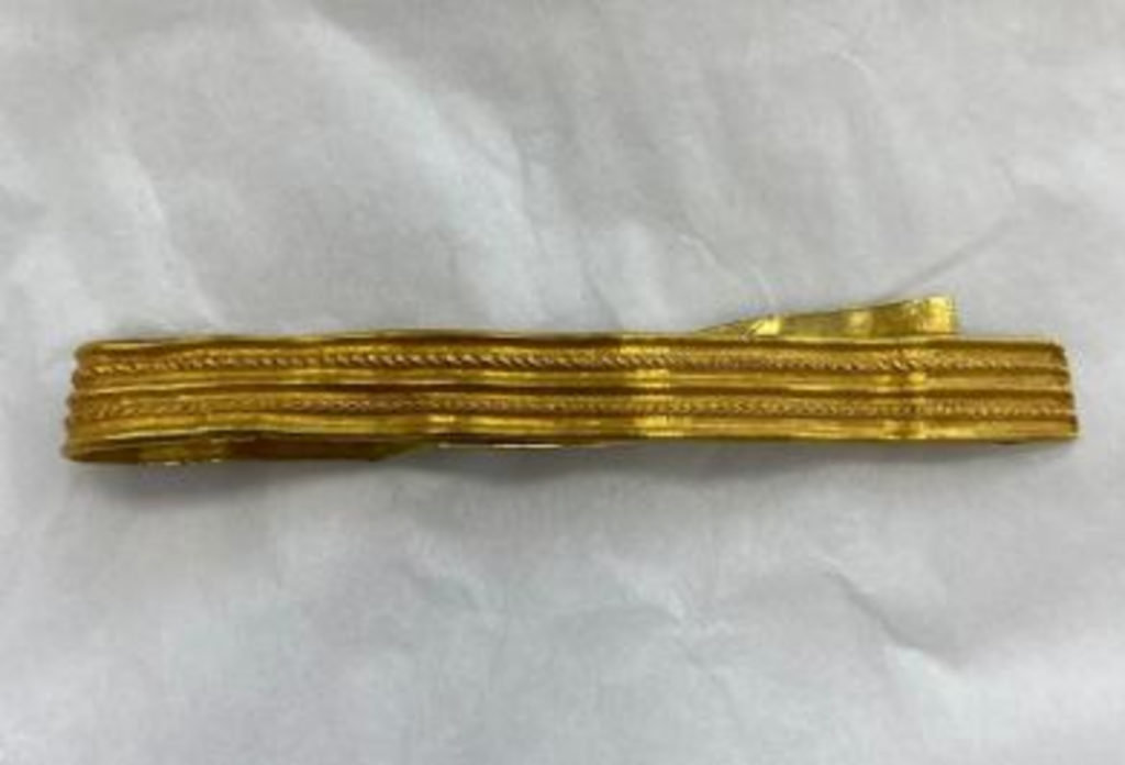 Honraria militar, pulseira de ouro da era romana é desenterrada