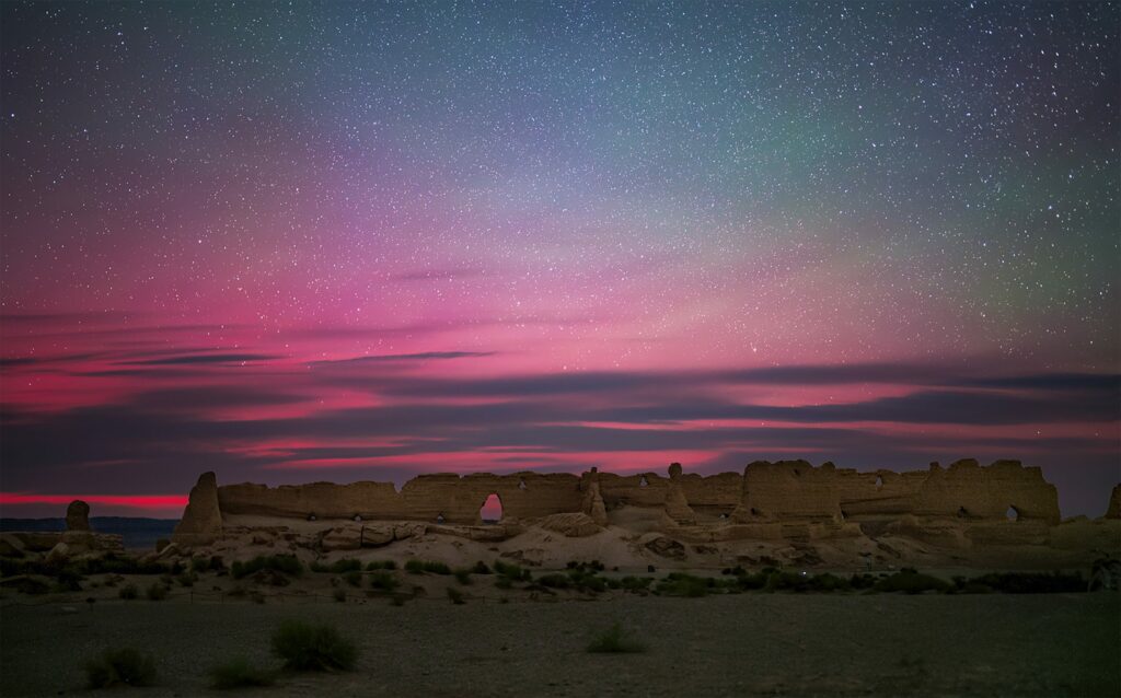 Imagens: jato de plasma solar “canibal” formou auroras no fim