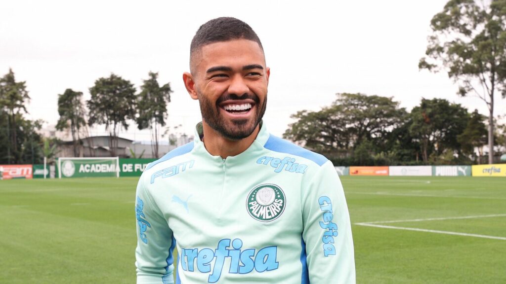 Internacional avança por contratação de meia do Palmeiras