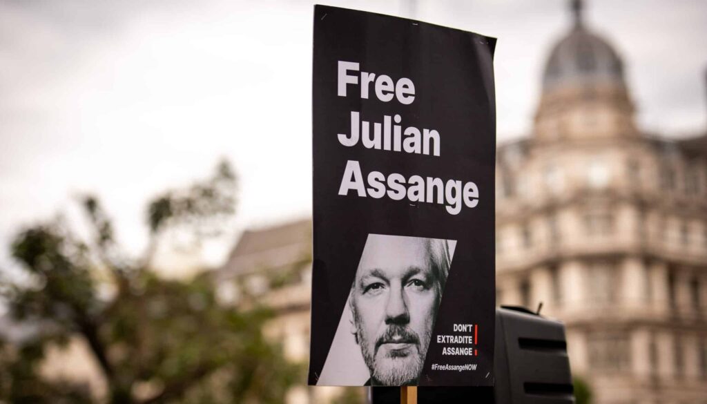 Julian Assange e o Wikileaks: a batalha pela liberdade de