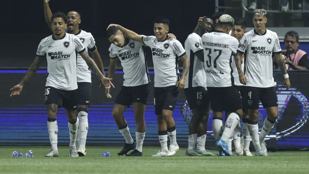 Libertadores: Botafogo leva novo susto do Palmeiras, mas vai às