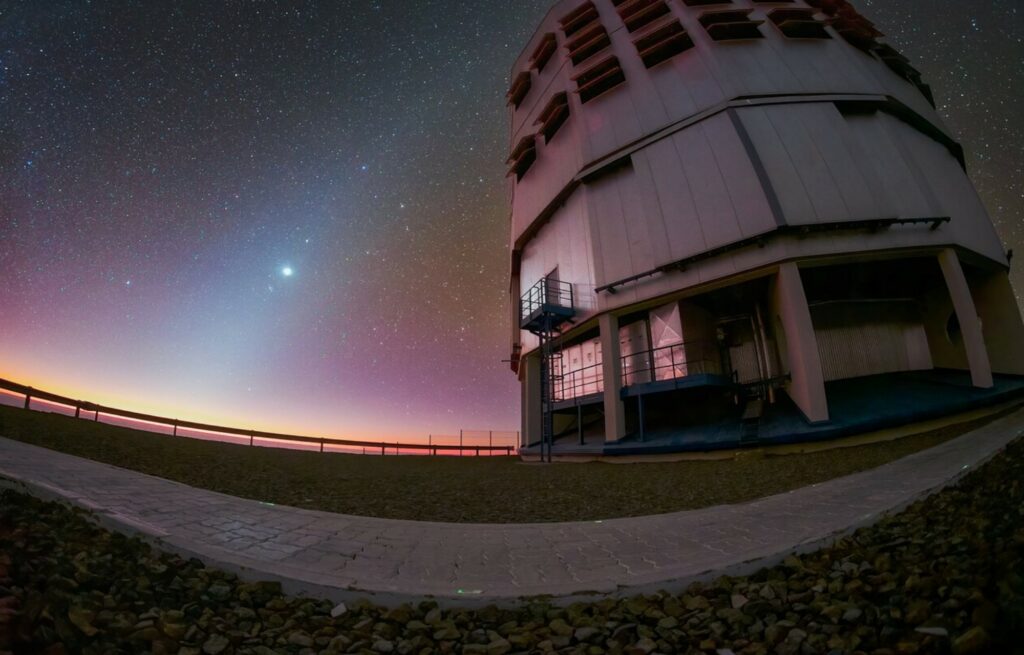 Luz zodiacal sinistra é capturada por telescópio no Chile –