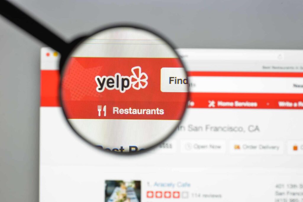 Mais dor de cabeça: Yelp processa Google; entenda motivo