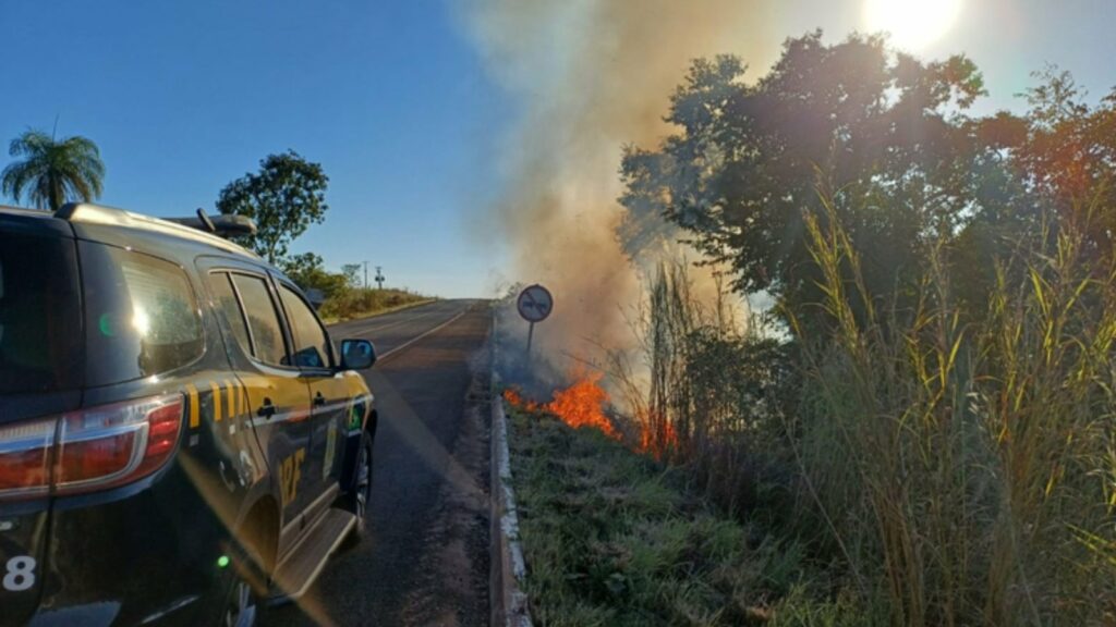 Motoristas devem ficar atentos a sinais de fumaça nas estradas