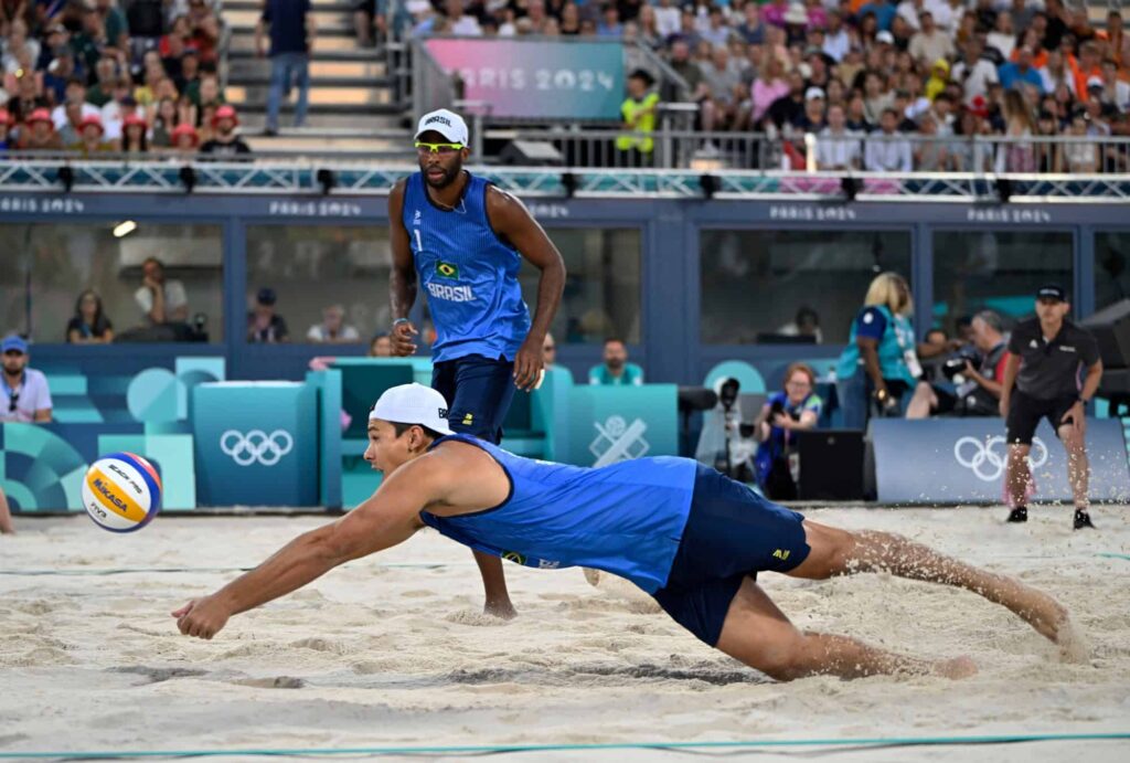 Olimpíadas 2024: onde assistir Evandro e Arthur no vôlei de