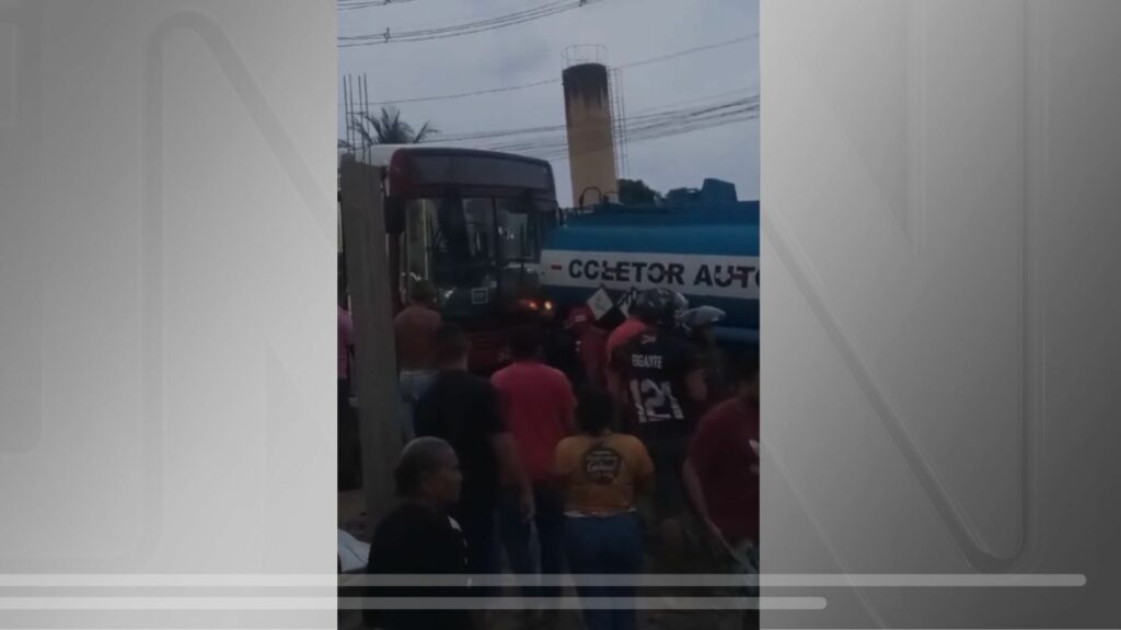 Ônibus perde freio e atropela motociclistas e pedestres em Manaus