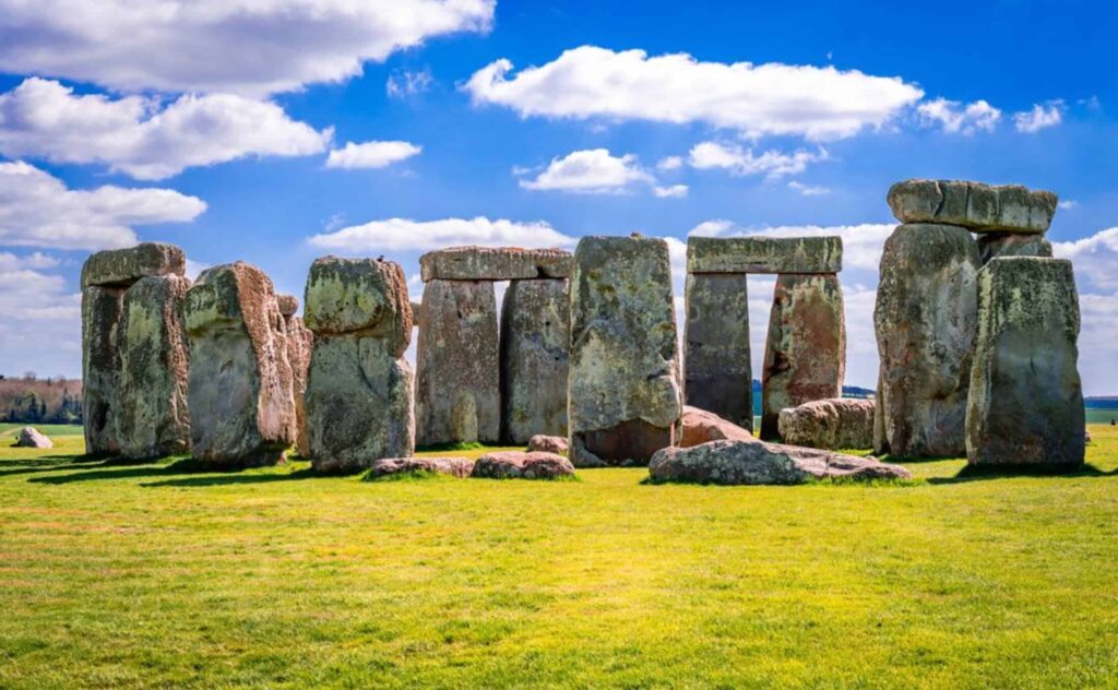 Pedra central de Stonehenge teria vindo de muito longe, revela