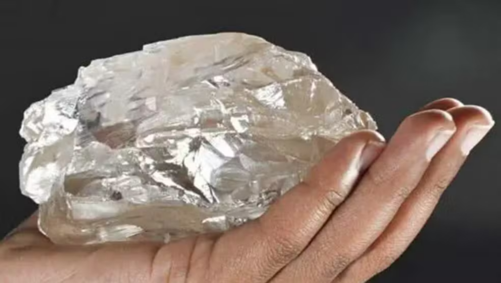 Quase 2.500 quilates: 2º maior diamante do mundo é descoberto