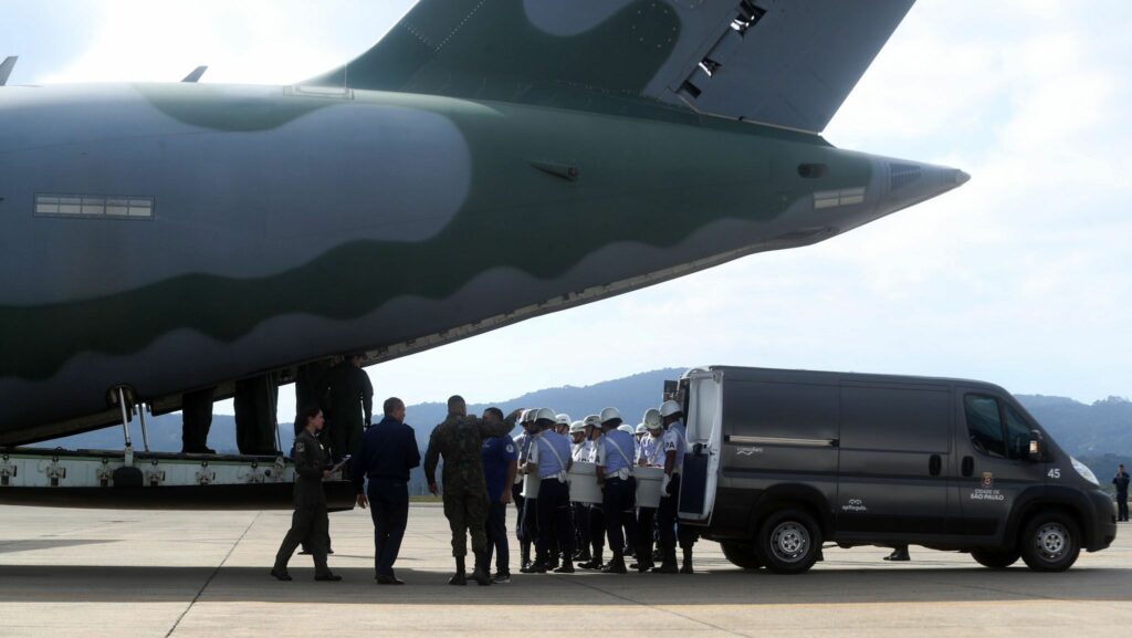 Queda de avião em Vinhedo: 45 corpos de vítimas foram