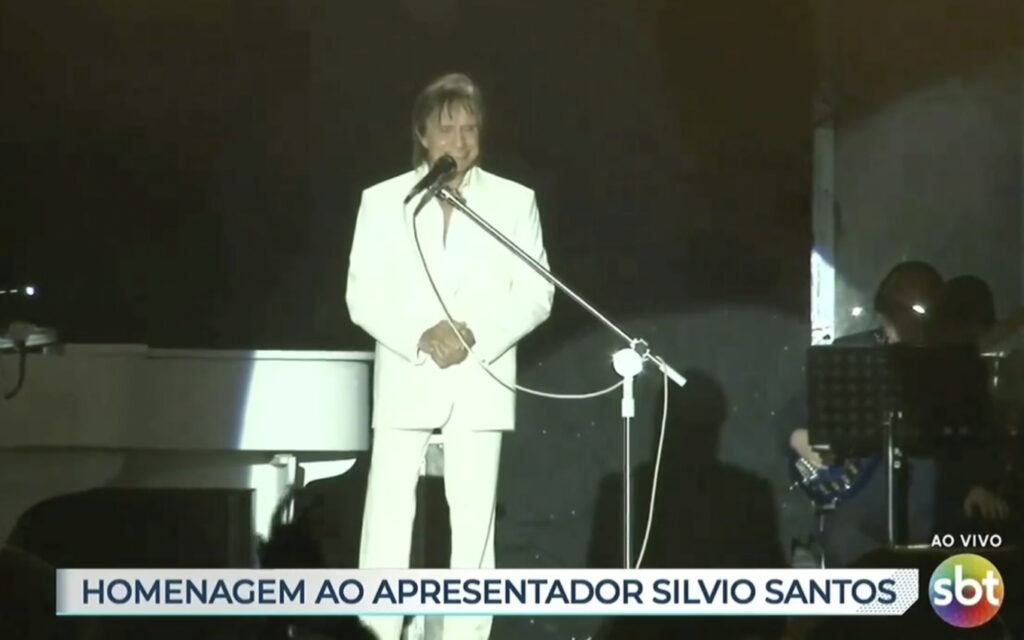 Roberto Carlos faz homenagem para Silvio Santos durante show: "Sempre