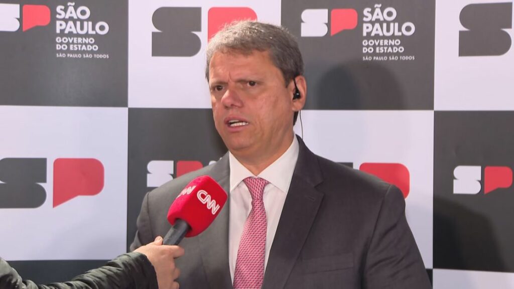 Tarcísio de Freitas à CNN: 48 cidades de SP estão