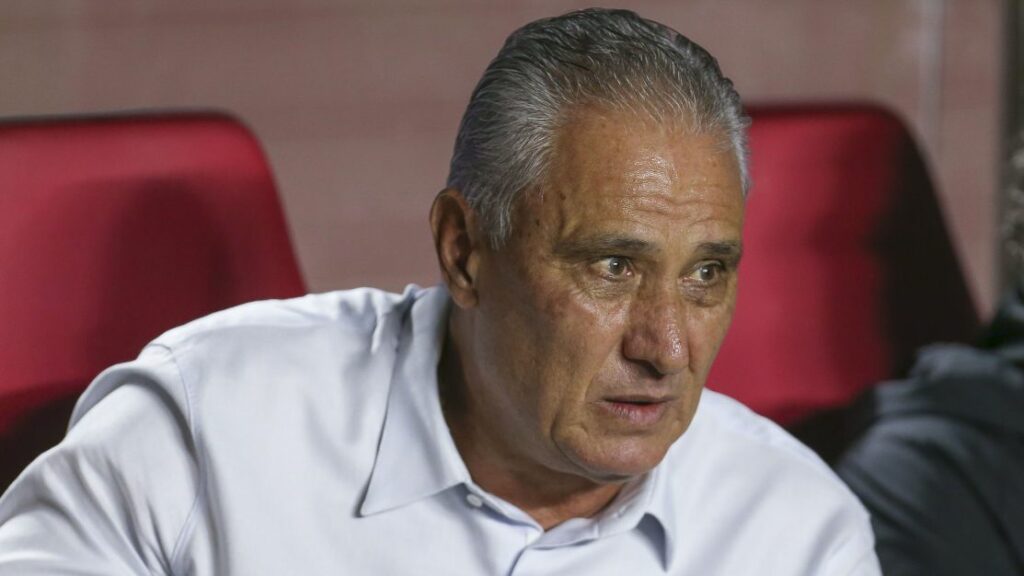 Tite sofre arritmia após jogo do Flamengo e está internado