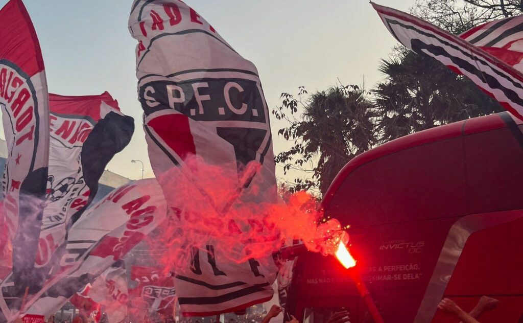 Torcida do São Paulo marca oração coletiva antes de decisão