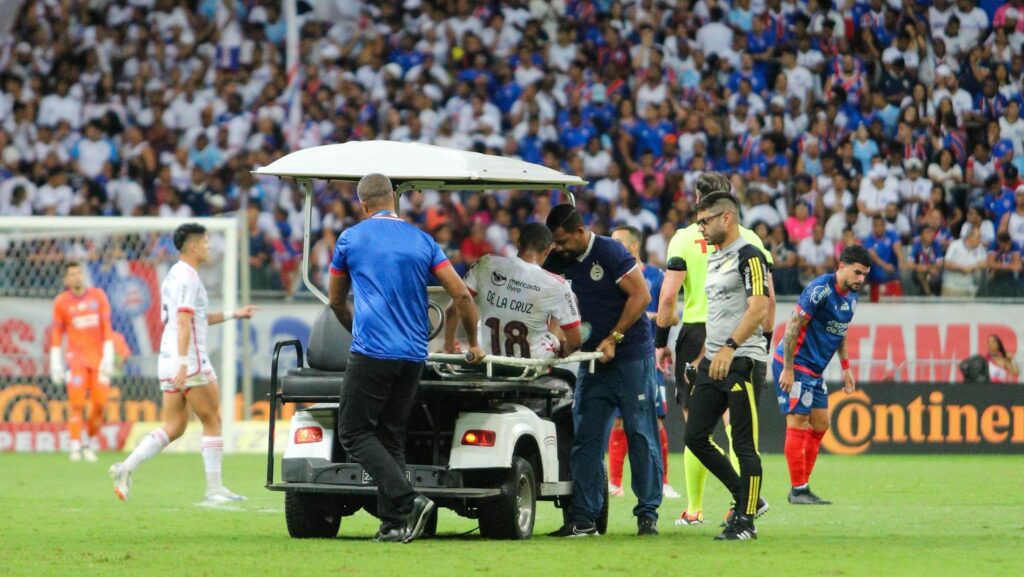 Trio de destaque do Flamengo sente e preocupa Tite para